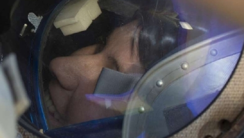 Astrosamantha, l'Esa le rende omaggio Le sue parole: "Mi sento bene, ma pesante"