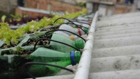 Dalla Colombia arriva l'eco-tetto realizzato con bottiglie di plastica riciclata