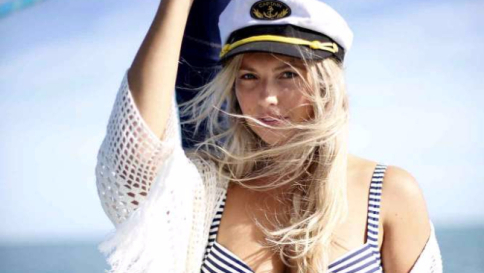 Mollano tutto per girare il mondo in barca a vela: la nuova vita di due giovani inglesi