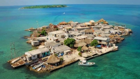 In Colombia l'isola più affollata del mondo: 1.200 persone in 12mila metri quadrati