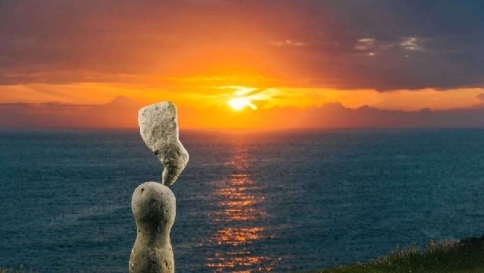 Pietre in equilibrio e paesaggi meravigliosi, la combo perfetta diventa opera d'arte