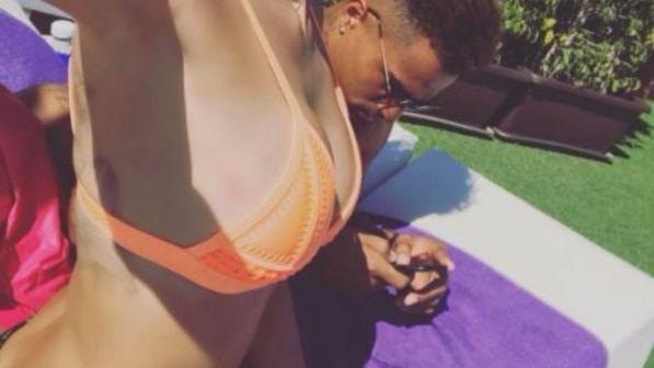 Melissa Satta in bikini alle Canarie: scopri l'intruso