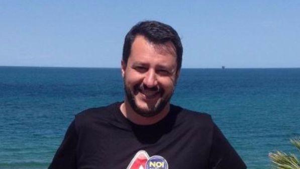 Migranti, la Lega: "Il 2 giugno tutti fermi contro questa inaccettabile invasione"