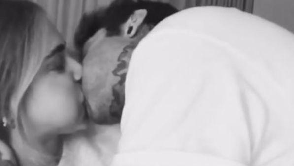Ferragni-Fedez, bacio social con "guanciotte molli"