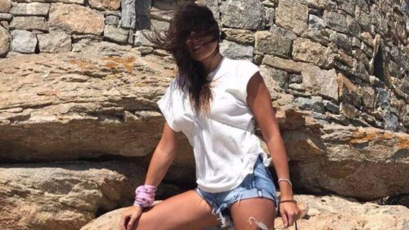 Alena Seredova in shorts, che stacco di gamba!