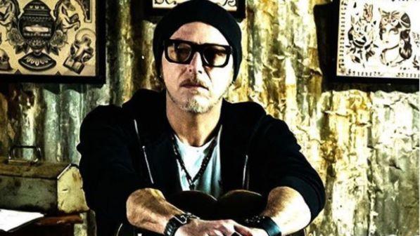 Negrita, che disavventura: Pau cade dal palco durante il concerto a Roma