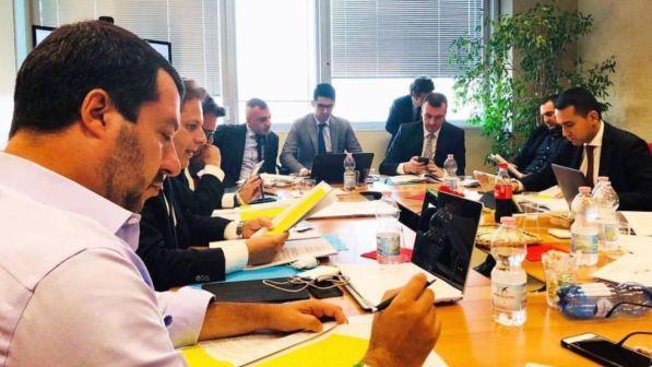 M5s: "C'è rosa di nomi premier, ma al Colle saliremo con uno solo"