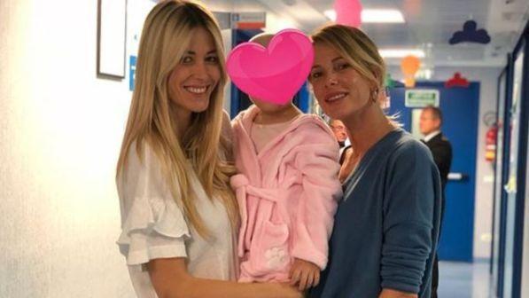 Alessia Marcuzzi in ospedale con Elena Santarelli: "Sei una guerriera"