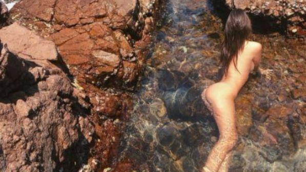 Emily Ratajkowski, una "sirena" tutta nuda