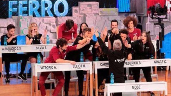"Amici", eliminati la ballerina Paola e il cantante Elliot