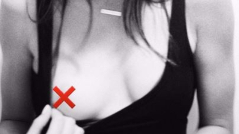 Kendall Jenner libera il capezzolo