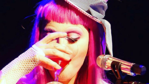 Madonna, concerto vestita da clown: in ritardo e ubriaca sul palco