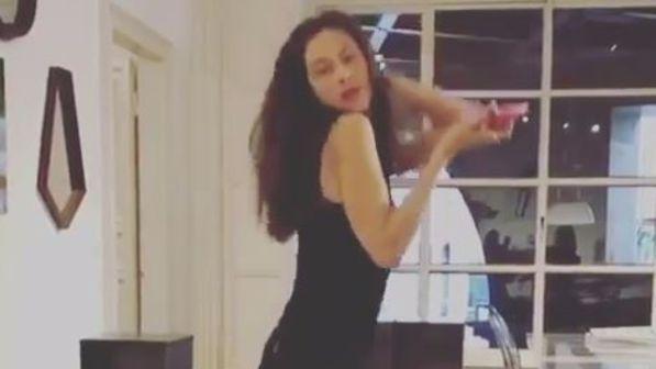 Marica Pellegrinelli scatenata, balla e cucina per il suo Eros