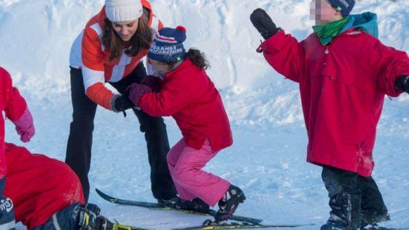 Kate Middleton sulle piste da sci al settimo mese