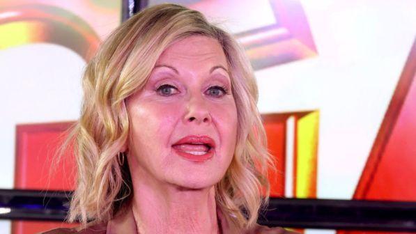 Olivia Newton-John shock: "Ero semiparalizzata a causa del cancro"