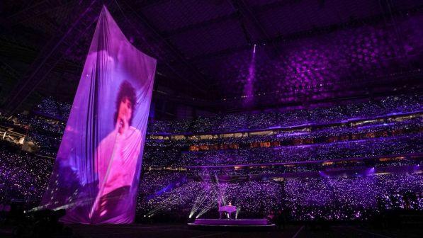 Justin Timberlake, show spettacolare al Super Bowl nel segno di Prince