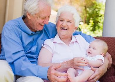 I nonni baby sitter: un aiuto fondamentale per le famiglie