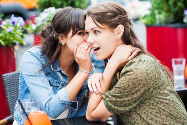 Chiacchiera o pettegolezzo? Ecco perché il gossip ci piace tanto