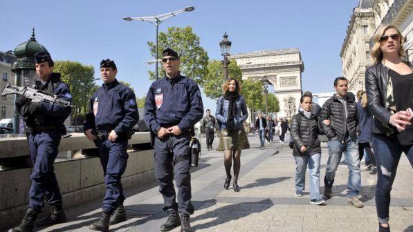 Attentato Parigi, Isis minaccia: "Quello che verrà sarà peggio"
