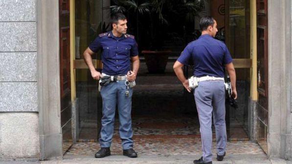Lite in ufficio Anagrafe a Roma, stacca orecchio a morsi a un uomo
