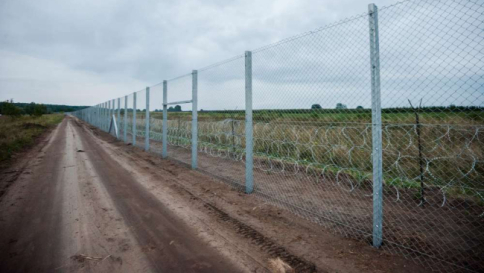 Migranti,Macedonia chiude frontiera