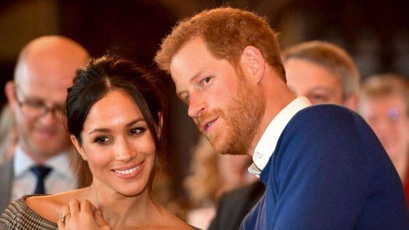 Harry e Meghan, nozze al castello e passeggiata in carrozza per salutare la folla