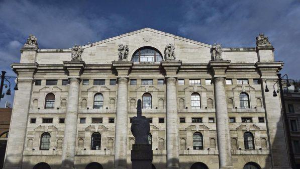Piazza Affari chiude piatta, Ftse Mib +0,08% a 22.048 punti