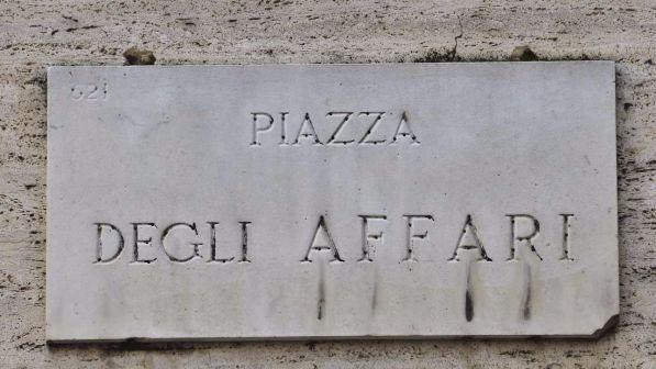 Borsa, Milano chiude in ribasso a -0,69%