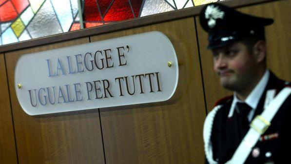 Accoltellò due giudici a Perugia: condannato a 12 anni