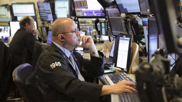 Borsa, Wall Street chiude in rialzo: Dow Jones +0,49%, Nasdaq +0,21%