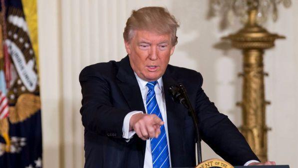 Caos Venezuela, Trump minaccia "sanzioni economiche"