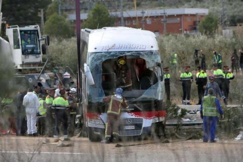 Incidente bus Erasmus, Renzi: ai genitori portato l'affetto dell'Italia