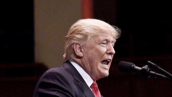 Usa, Trump cambia strategia: attacca Obamacare per decreto