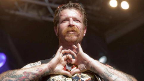 Eagles of Death Metal tornano a Parigi, biglietti gratis per i sopravvissuti alla strage