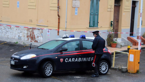 Carrara, carabiniere ucciso a colpi di arma da fuoco sul pianerottolo di casa