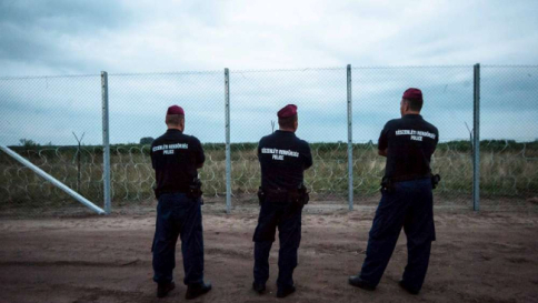 Migranti, l'Austria fa sul serio: tornano i controlli ai valichi con l'Italia