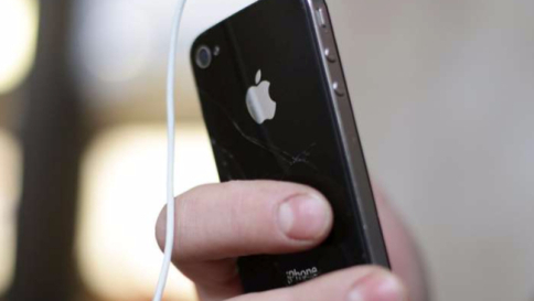 Usa, il giudice a Apple: "Cambiare il software dell'iPhone del killer"