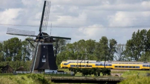 Treni sulle ali del vento: presto sarà attiva in Olanda la prima ferrovia a energia eolica