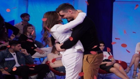 "Uomini e Donne", Sonia sceglie Emanuele e Manuel abbandona