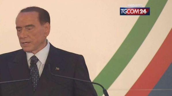 Berlusconi: chi costruisce non dovrà più aspettare la licenza
