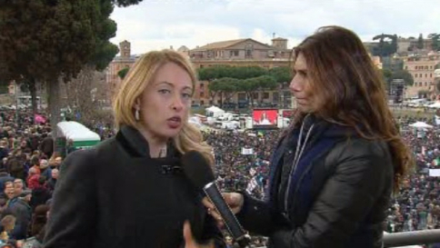 Meloni, botta e risposta con Luxuria: amerei mio figlio anche se fosse trans