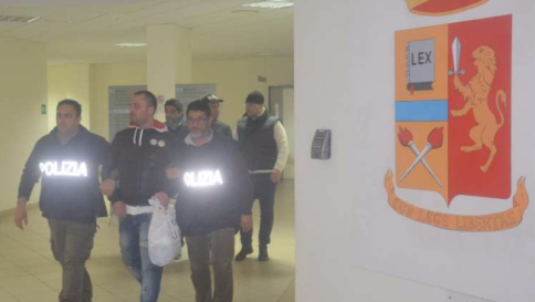 Taranto, spari in strada: morto pregiudicato Feriti due passanti, fermati due fratelli