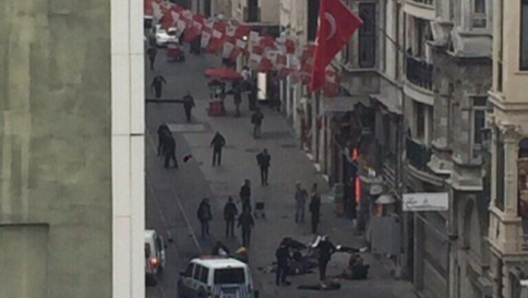 Attentato a Istanbul: 5 morti e 36 feriti Media: il kamikaze è un turco dell'Isis