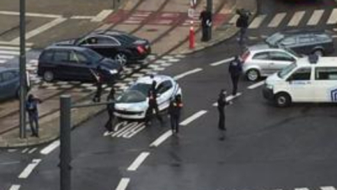 Terrorismo, nuovo blitz a Bruxelles Catturato un uomo con zainetto su spalle