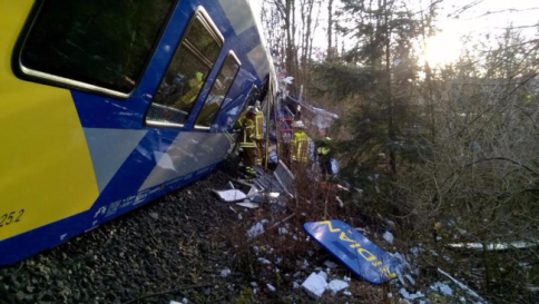 Germania, morte sui binari: due treni si scontrano, dieci morti e 150 feriti