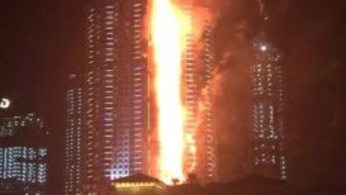 Dubai, incendio sul grattacielo che ospita hotel di lusso: un morto