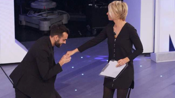 "C'è posta per te" commuove l'Italia e fa il pieno di ascolti