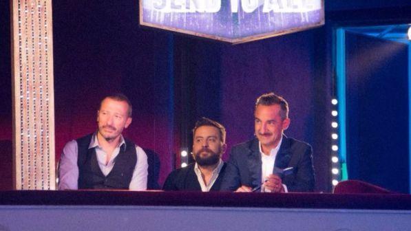 "Big Show", Pucci gioca con il telefonino di Nicola Savino