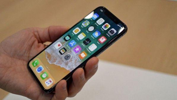 iPhone X, vendite al di sotto delle aspettative | "Sarà ritirato entro autunno"