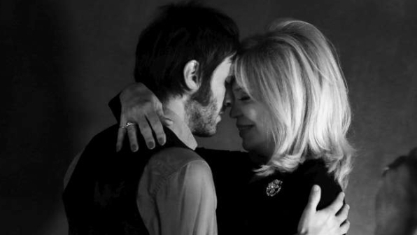 Amanda Lear addio a trasgressione e ambiguità: "Ora canto un amore finito"